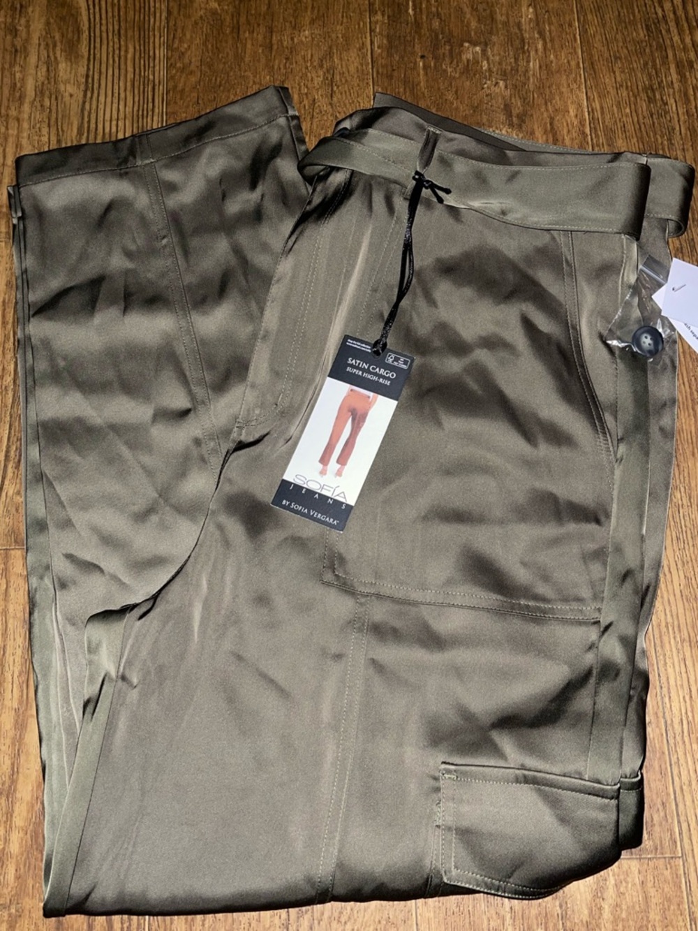 Sofia Vergara Collection High Rise Satin Cargo Pants in Olive